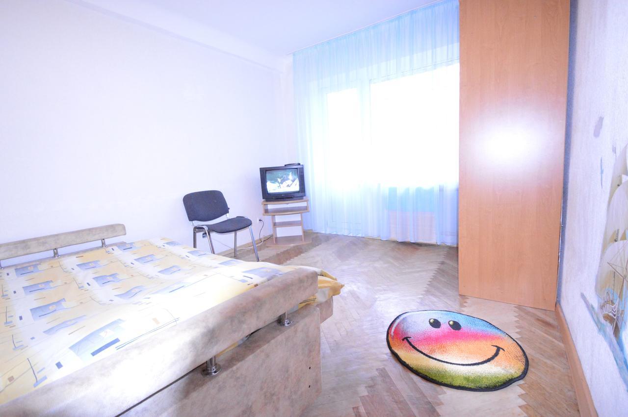Guest House Otradny For 3 Rooms เคียฟ ภายนอก รูปภาพ